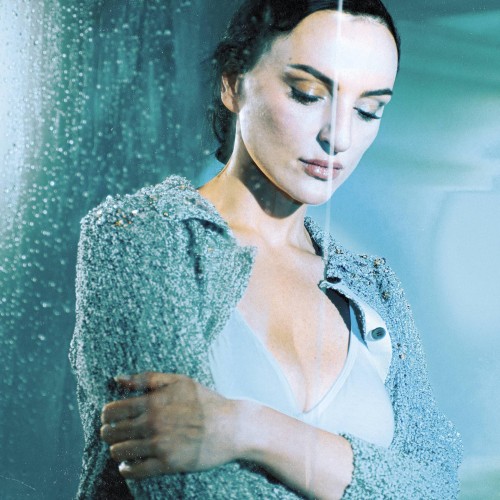 Arisa torna con Foto Mosse — il nuovo album esce...